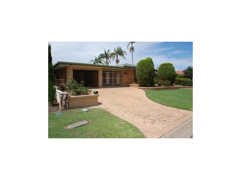 147 Monaco Street, Broadbeach Waters QLD 4218