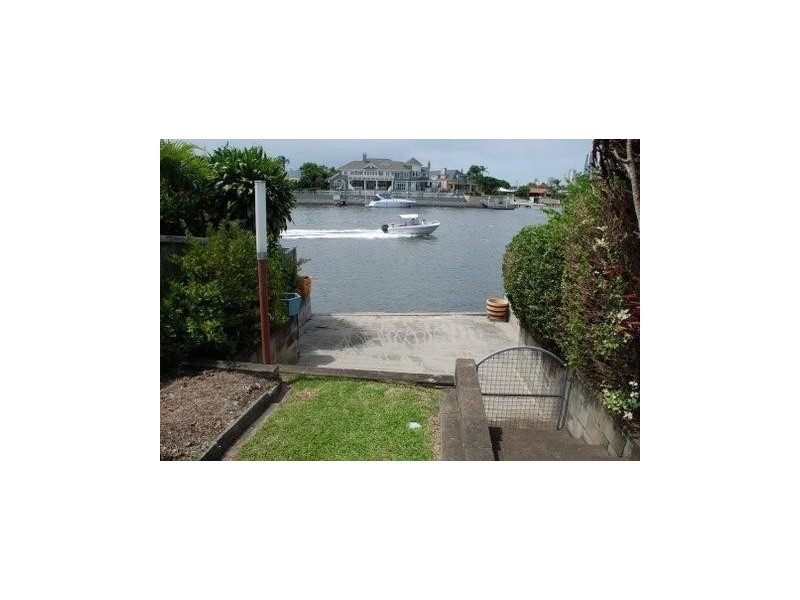147 Monaco Street, Broadbeach Waters QLD 4218