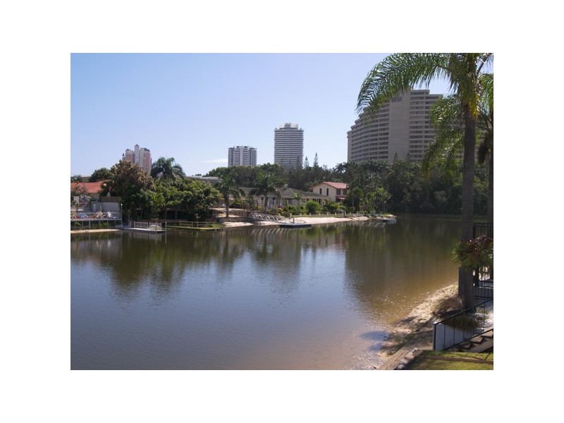 8 Rebecca Court, Broadbeach Waters QLD 4218