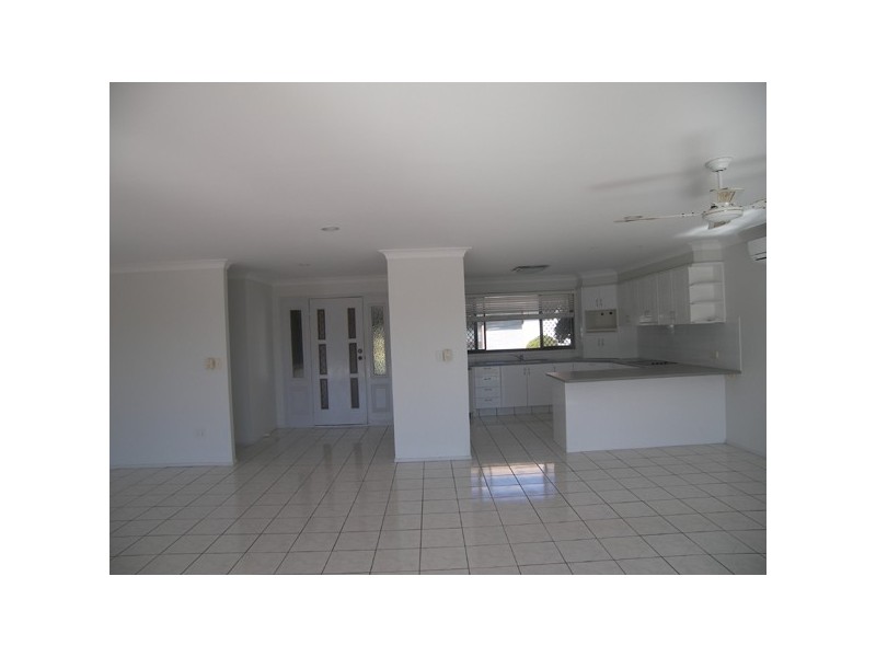 8 Rebecca Court, Broadbeach Waters QLD 4218