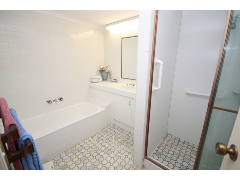 2/84 Paringa Place, Surfers Paradise QLD 4217