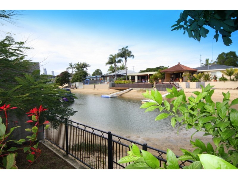 2 Monte Vista Court, Broadbeach Waters QLD 4218