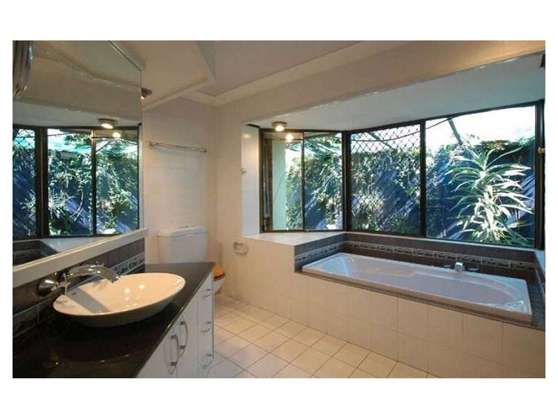 1 Rudd Street, Broadbeach Waters QLD 4218