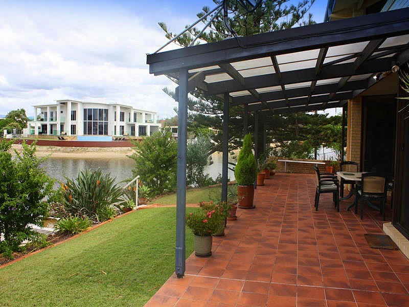 13 Beverley Crescent, Broadbeach Waters QLD 4218