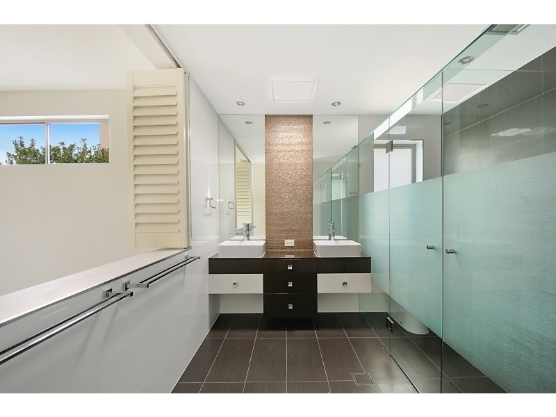 96 Clear Island Road, Broadbeach Waters QLD 4218