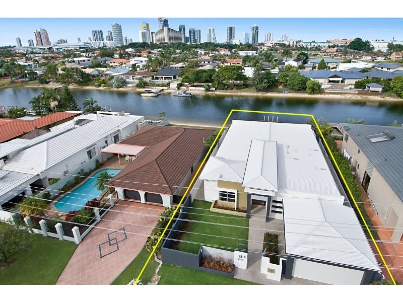 96 Clear Island Road, Broadbeach Waters QLD 4218