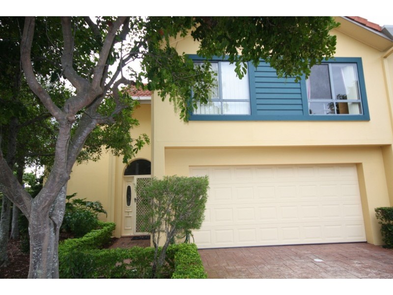 1/125 Santa Cruz Blvd, Clear Island Waters QLD 4226