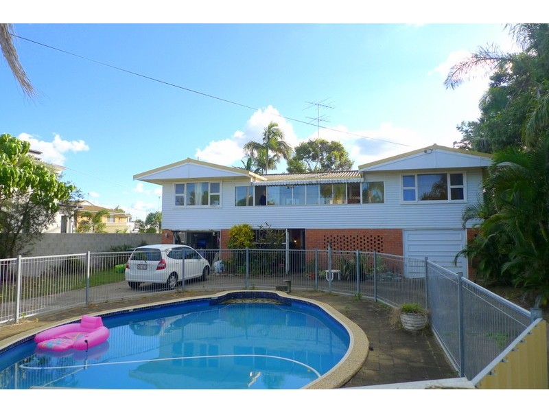 19 Allambi Avenue, Broadbeach Waters QLD 4218