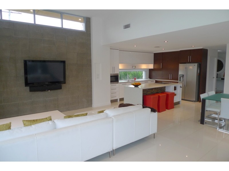 22 Kalimna Drive, Broadbeach Waters QLD 4218