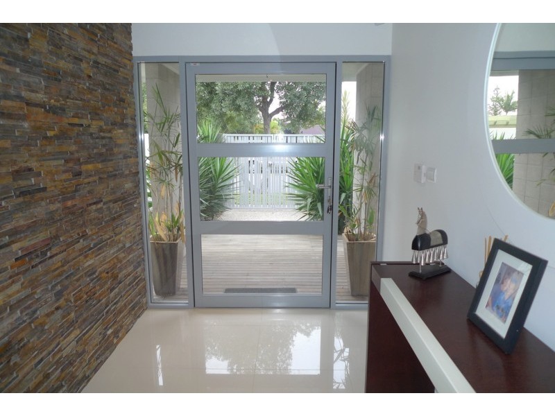 22 Kalimna Drive, Broadbeach Waters QLD 4218