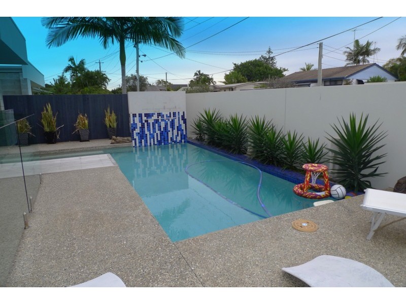22 Kalimna Drive, Broadbeach Waters QLD 4218