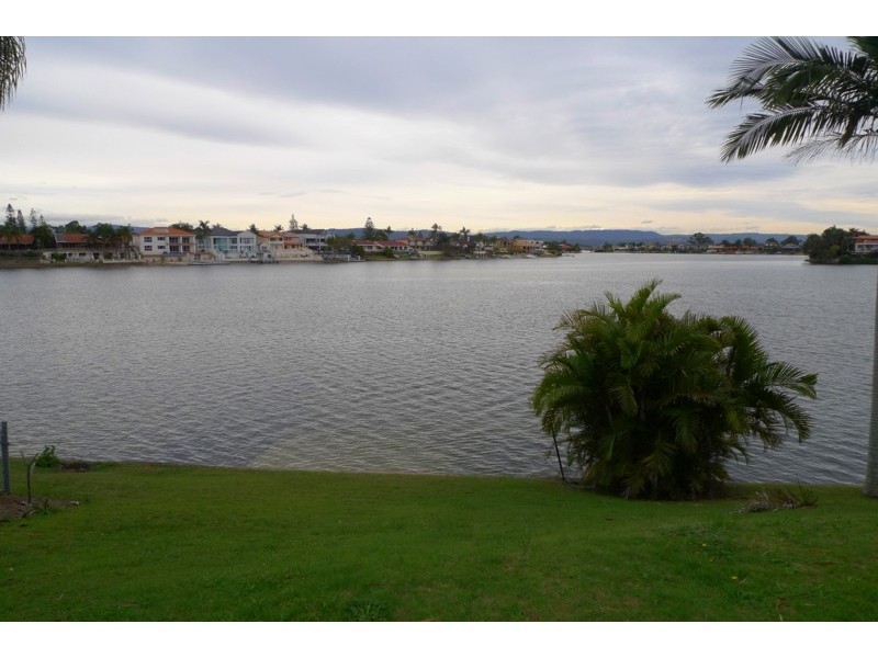 1/43 Duet Drive, Mermaid Waters QLD 4218