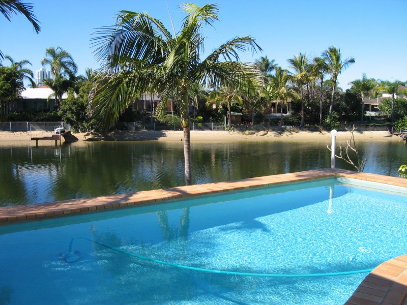 86 Clear Island Road, Broadbeach Waters QLD 4218