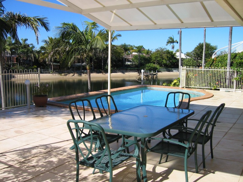 86 Clear Island Road, Broadbeach Waters QLD 4218