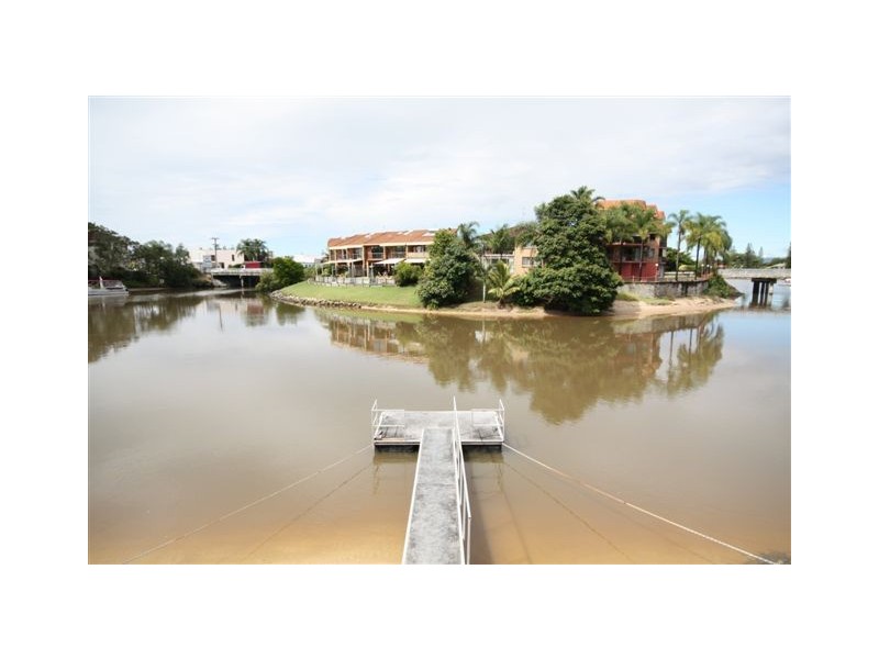 17 Le Mans Drive, Mermaid Waters QLD 4218