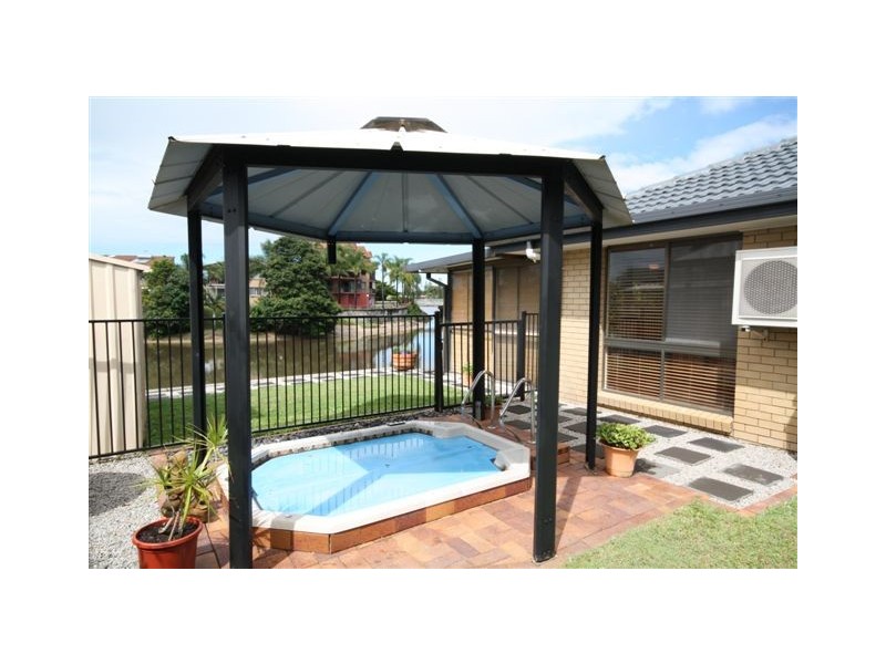 17 Le Mans Drive, Mermaid Waters QLD 4218