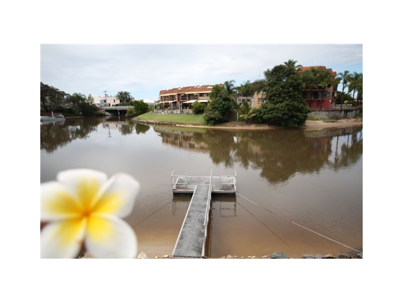 17 Le Mans Drive, Mermaid Waters QLD 4218