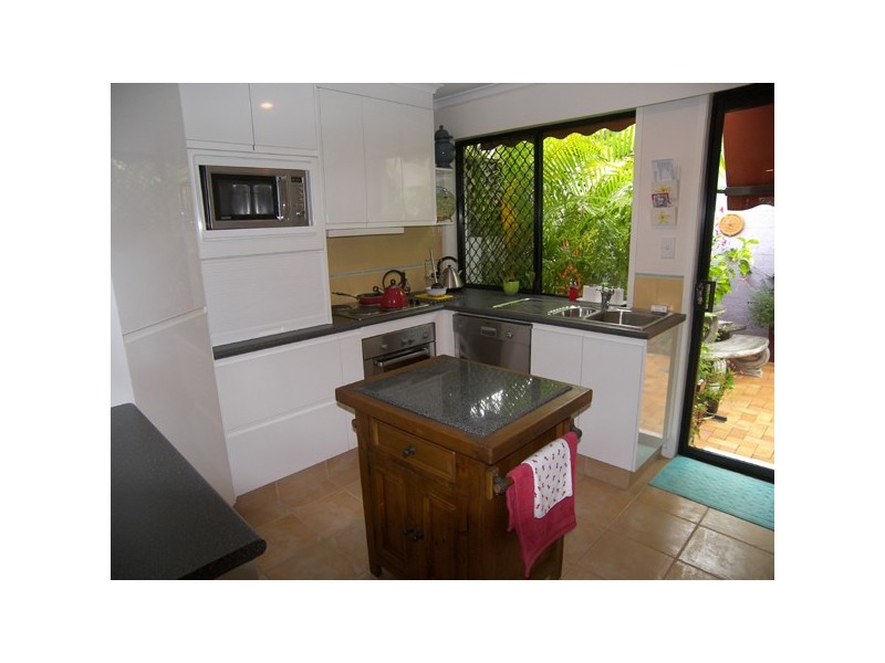 2/37 TE Peters Drive, Broadbeach Waters QLD 4218