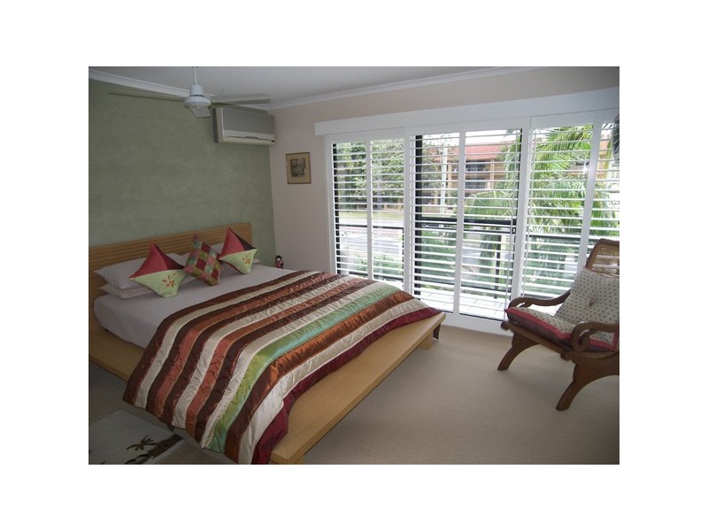 2/37 TE Peters Drive, Broadbeach Waters QLD 4218