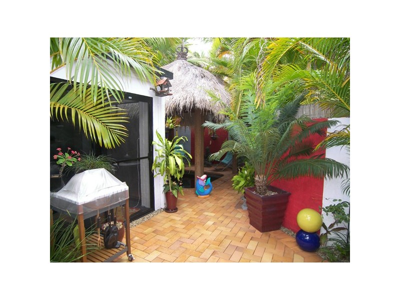 2/37 TE Peters Drive, Broadbeach Waters QLD 4218