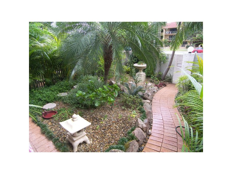2/37 TE Peters Drive, Broadbeach Waters QLD 4218