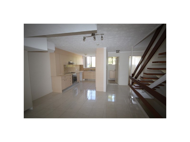 8/2 TE Peters Drive, Broadbeach Waters QLD 4218