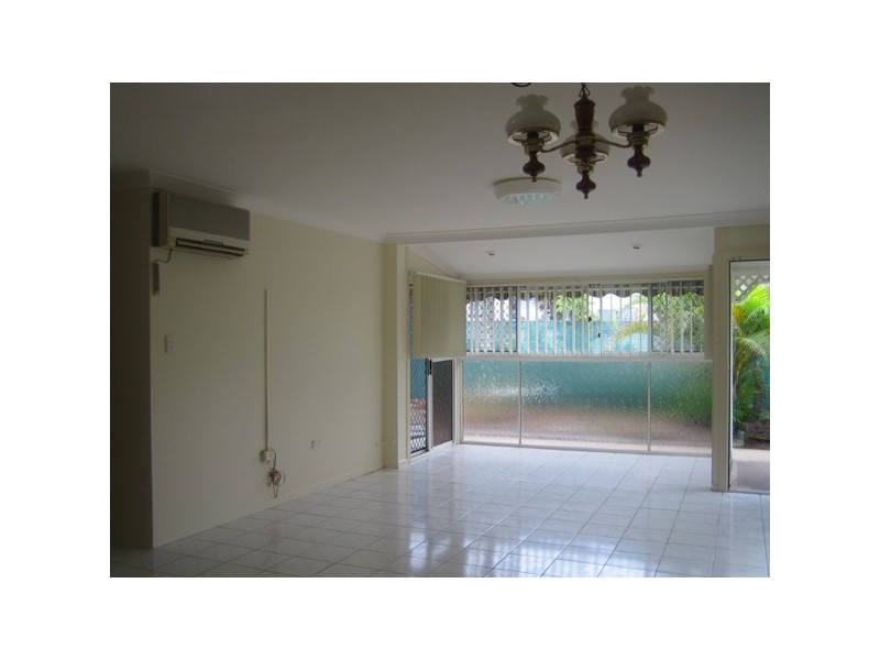 7 Lakeland Key, Broadbeach Waters QLD 4218