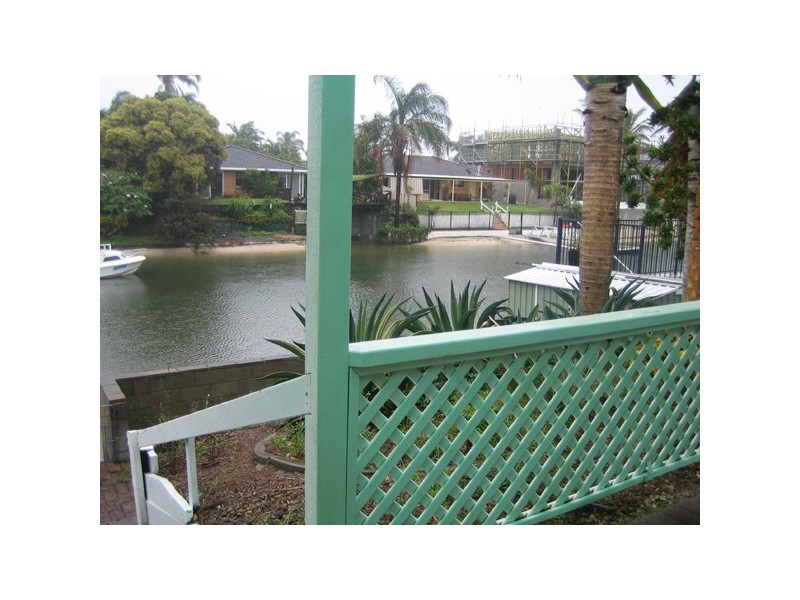 7 Lakeland Key, Broadbeach Waters QLD 4218