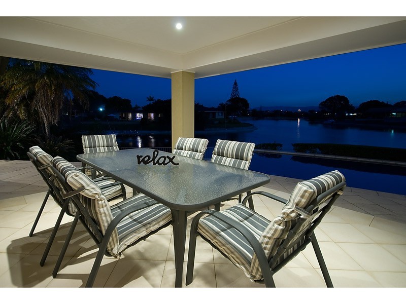 14 Welby Street, Broadbeach Waters QLD 4218