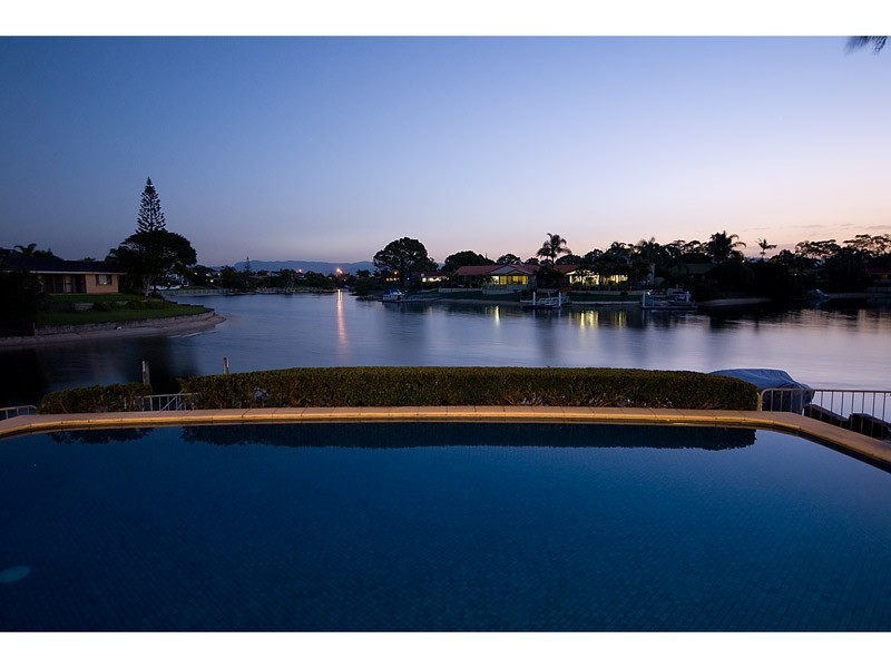 14 Welby Street, Broadbeach Waters QLD 4218