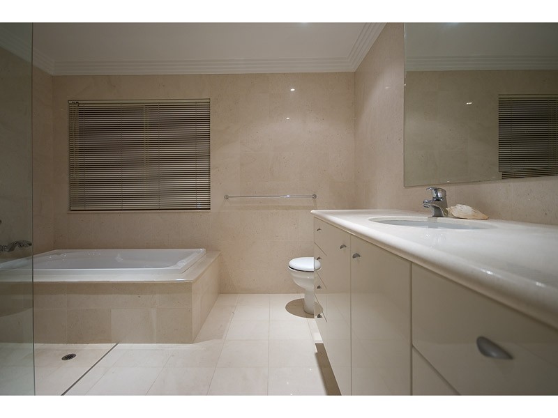 14 Welby Street, Broadbeach Waters QLD 4218