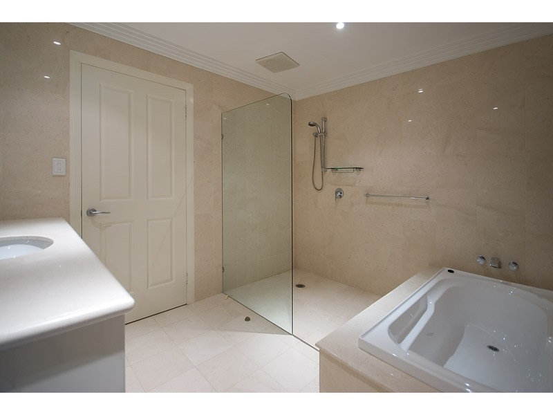 14 Welby Street, Broadbeach Waters QLD 4218