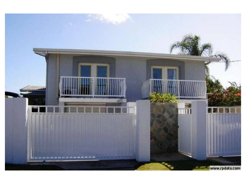 8 Naranga Avenue, Broadbeach Waters QLD 4218