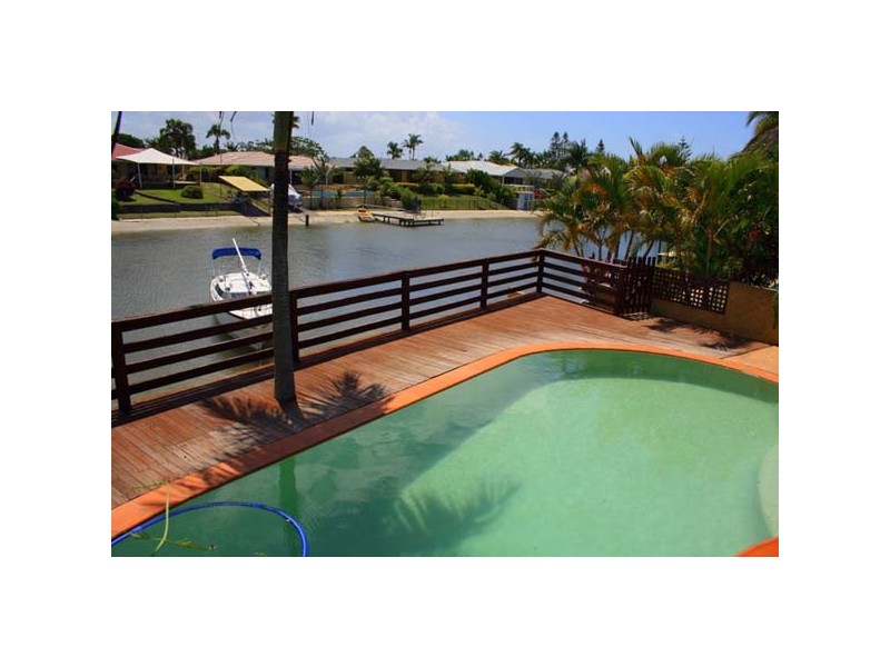 6 Cedar Place, Broadbeach Waters QLD 4218