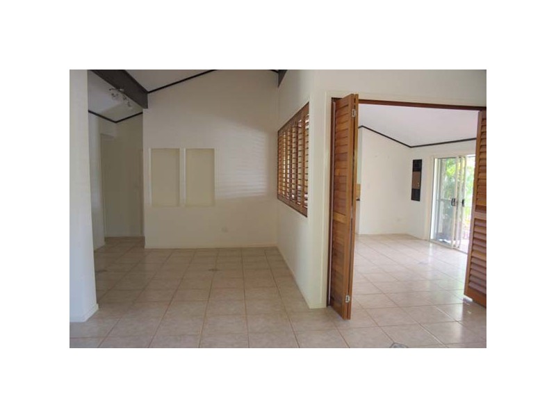 6 Cedar Place, Broadbeach Waters QLD 4218