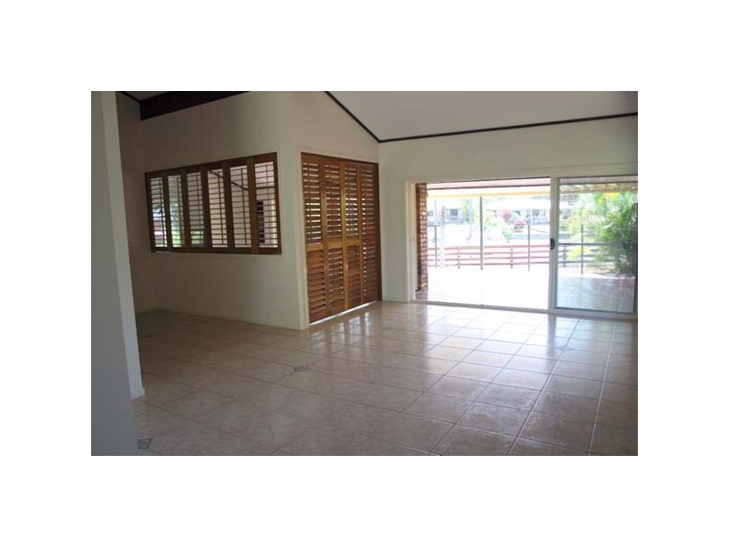 6 Cedar Place, Broadbeach Waters QLD 4218