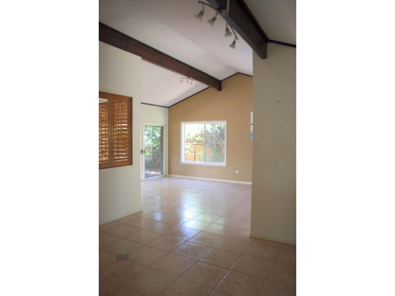 6 Cedar Place, Broadbeach Waters QLD 4218