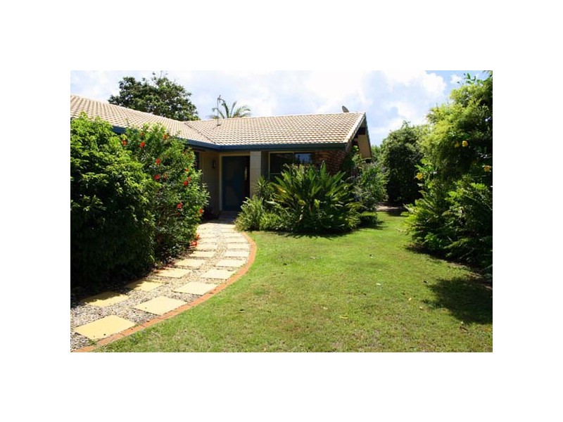 6 Cedar Place, Broadbeach Waters QLD 4218