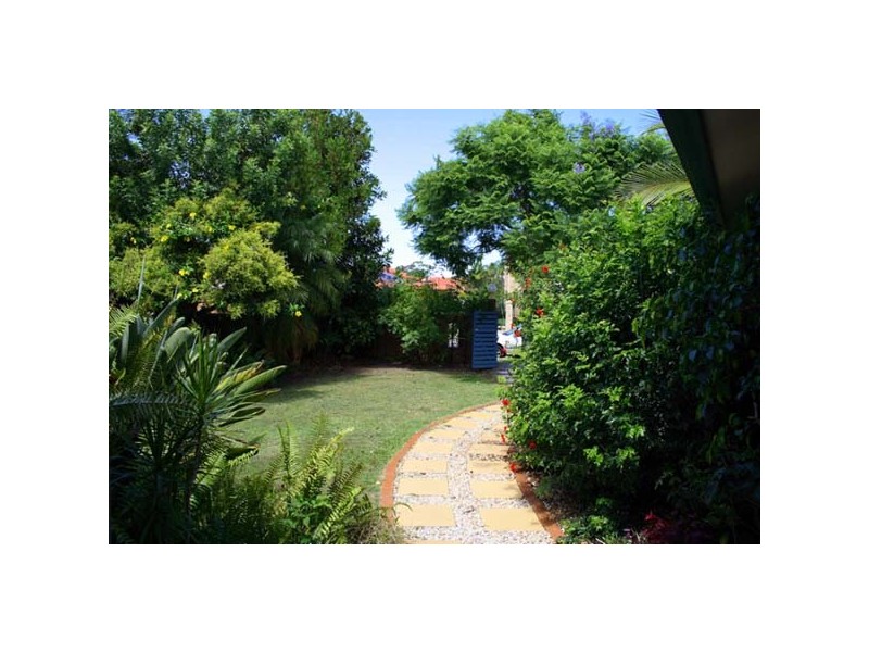 6 Cedar Place, Broadbeach Waters QLD 4218