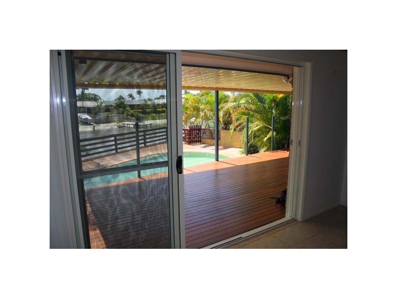 6 Cedar Place, Broadbeach Waters QLD 4218