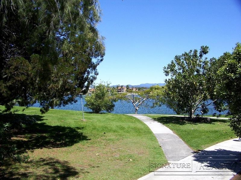 10/173 Barrier Reef Drive, Mermaid Waters QLD 4218