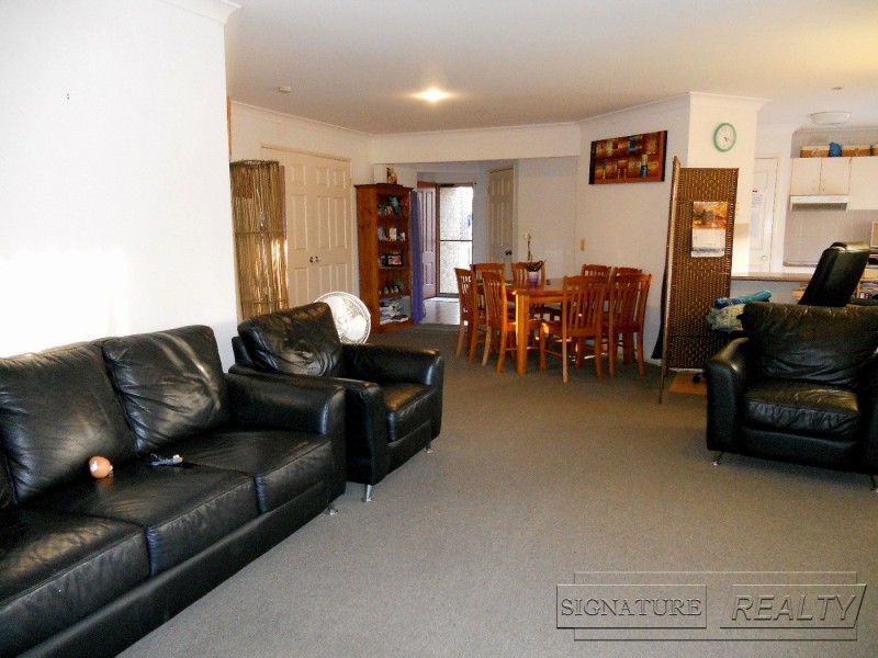 2/2 Northwestern Crt, Varsity Lakes QLD 4227