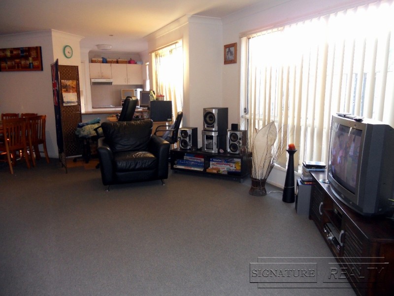 2/2 Northwestern Crt, Varsity Lakes QLD 4227