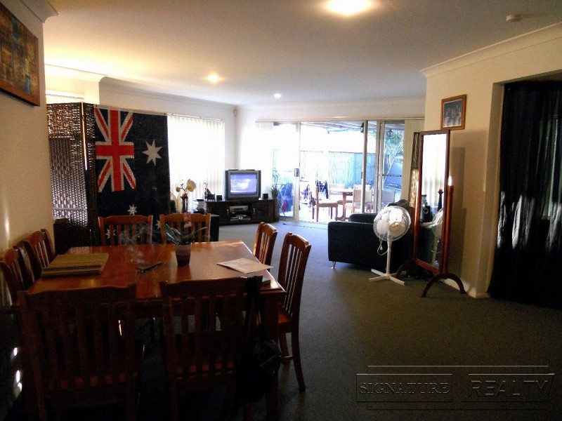 2/2 Northwestern Crt, Varsity Lakes QLD 4227