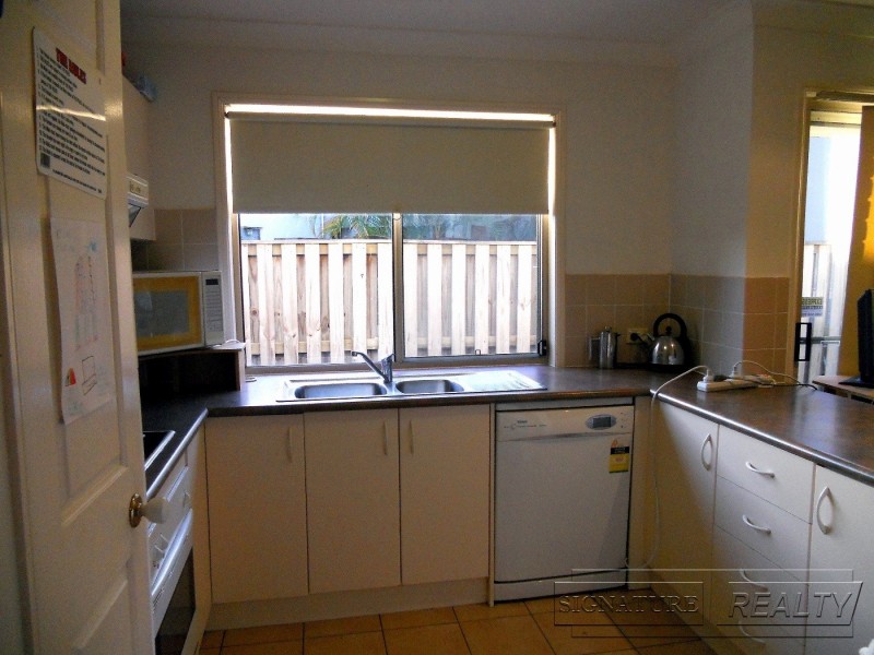 2/2 Northwestern Crt, Varsity Lakes QLD 4227