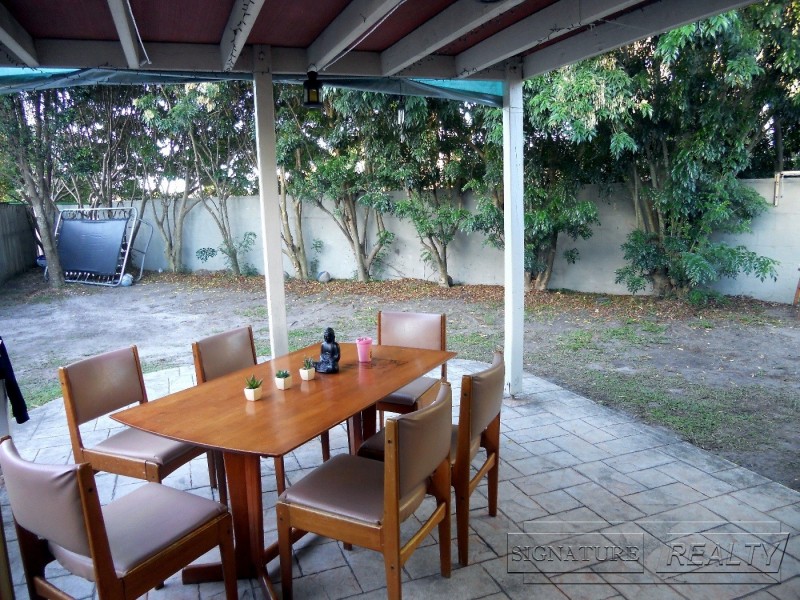 2/2 Northwestern Crt, Varsity Lakes QLD 4227