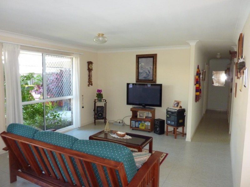 2/11 Covent Gardens Way, Banora Point NSW 2486