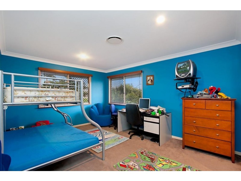 18 Simpson Street, Kirra QLD 4225