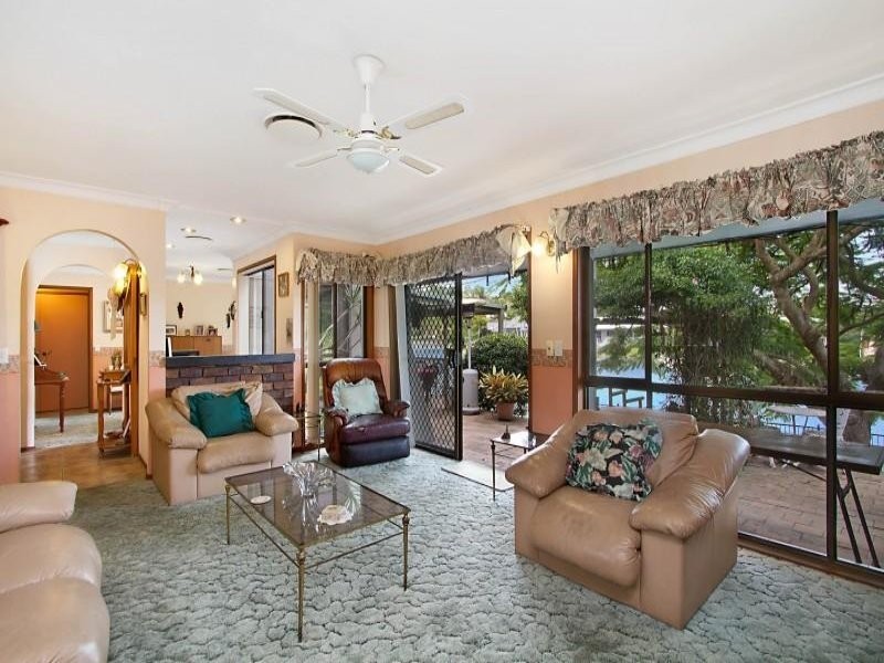 19 Murtha Drive, Elanora QLD 4221
