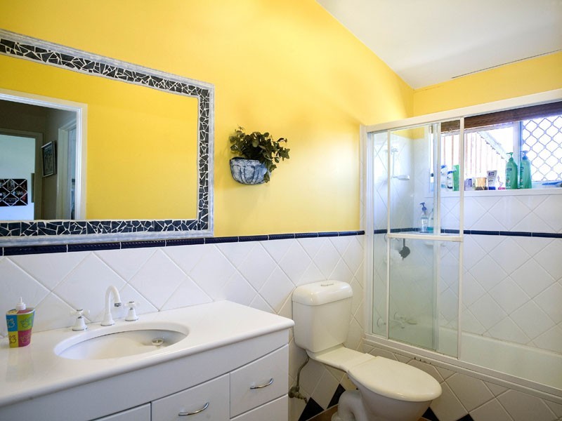 25 Warrawee Ave, Ashmore QLD 4214